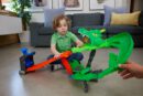 Hot Wheels Monster Trucks Pista de Brinquedo Tubarões vs. Dinossauros: Destruição do Dragão
