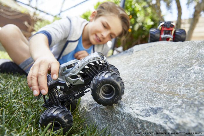 Hot Wheels Monster Trucks Vehículo de Juguete Auto Sorpresa Escala 1:24 - Image 2